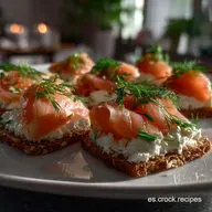 24 Pretty Canaps To Make For: Blinis de Salm&oacute;n