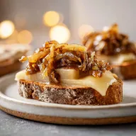 S&aacute;ndwich de Cebolla Caramelizada, Gouda y Pera en 25 Minutos