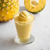 Prepara este helado de pia Pi&ntilde;a Colada Navide&ntilde;a Refrescante