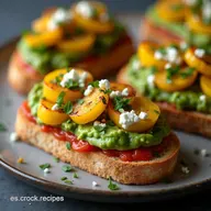 Aperitivos F&aacute;ciles Tostas de Aguacate Pimiento Asado y Feta